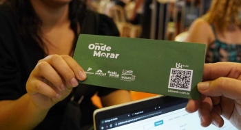 Agehab entrega cartões do Aluguel Social em Águas Lindas